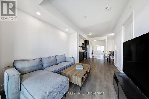 1610 - 202 Burnhamthorpe Road E, Mississauga, ON - Indoor Photo Showing Living Room