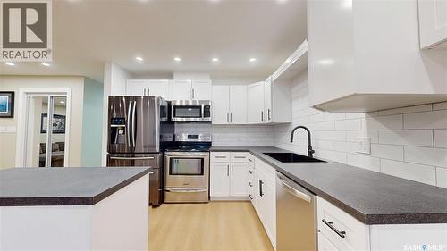 7119 Blakeney Drive, Regina, SK - Indoor Photo Showing Kitchen With Upgraded Kitchen
