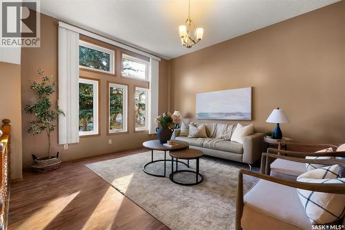 3006 Phaneuf Crescent E, Regina, SK - Indoor Photo Showing Living Room