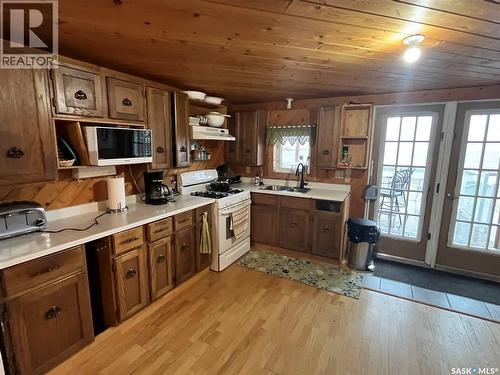 30 Lakeshore Drive, Fishing Lake, SK - Indoor Photo Showing Kitchen