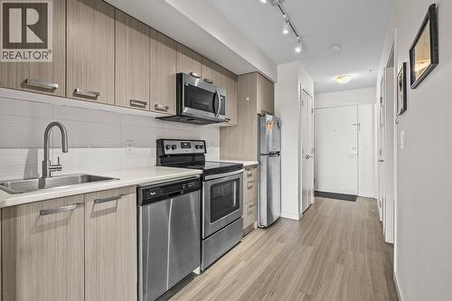 775 Academy Way Unit# 205, Kelowna, BC - Indoor Photo Showing Kitchen With Upgraded Kitchen