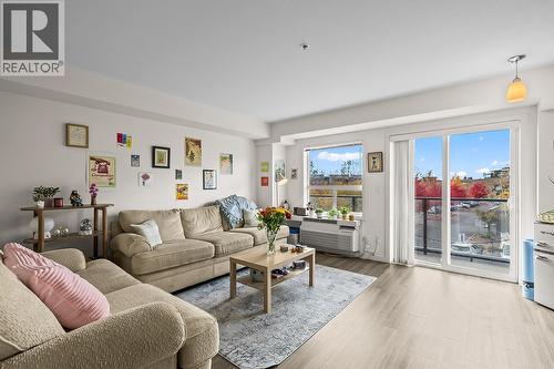 775 Academy Way Unit# 205, Kelowna, BC - Indoor Photo Showing Living Room