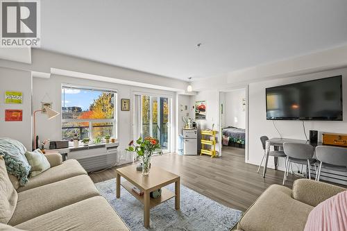 775 Academy Way Unit# 205, Kelowna, BC - Indoor Photo Showing Living Room