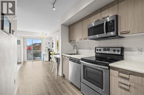 775 Academy Way Unit# 205, Kelowna, BC - Indoor Photo Showing Kitchen