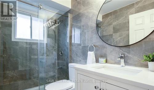 Main Level - 206 Winston Boulevard, Cambridge, ON - Indoor Photo Showing Bathroom