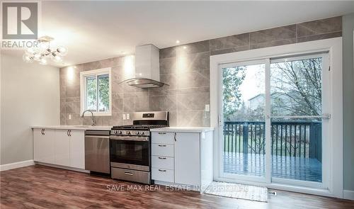 Main Level - 206 Winston Boulevard, Cambridge, ON - Indoor Photo Showing Kitchen With Upgraded Kitchen