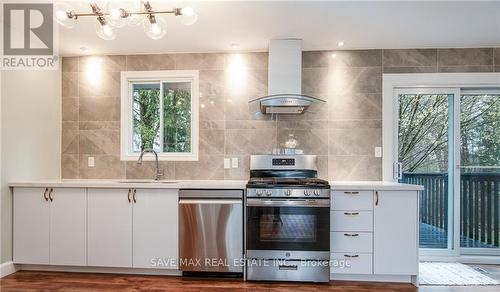 Main Level - 206 Winston Boulevard, Cambridge, ON - Indoor Photo Showing Kitchen With Upgraded Kitchen