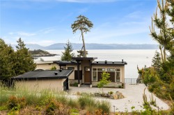 7510 Ocean Park Pl  Sooke, BC V9Z 1L8