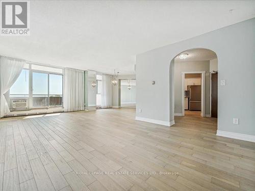 708 - 5250 Lakeshore Road, Burlington, ON - Indoor