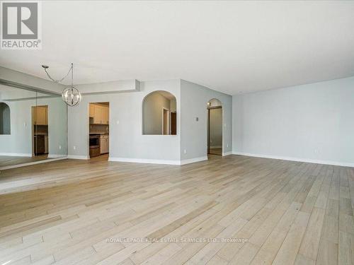 708 - 5250 Lakeshore Road, Burlington, ON - Indoor