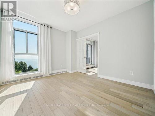 708 - 5250 Lakeshore Road, Burlington, ON - Indoor Photo Showing Other Room
