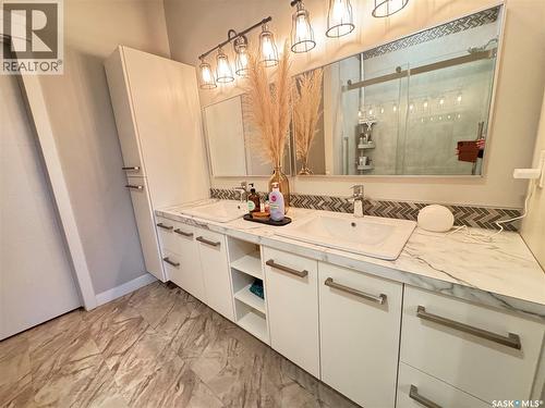 494 16Th Avenue, Humboldt, SK - Indoor Photo Showing Bathroom
