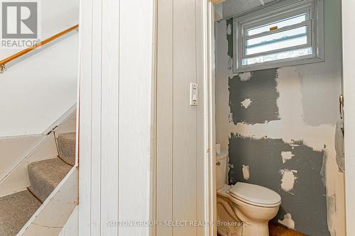 323 Base Line Road W, London South (South D), ON - Indoor Photo Showing Bathroom