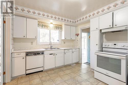 323 Base Line Road W, London South (South D), ON - Indoor Photo Showing Kitchen With Double Sink