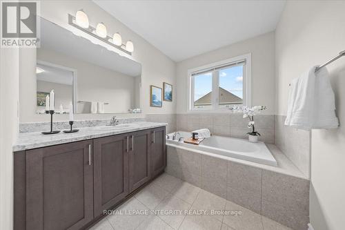 825 Indica Street, Ottawa, ON - Indoor Photo Showing Bathroom