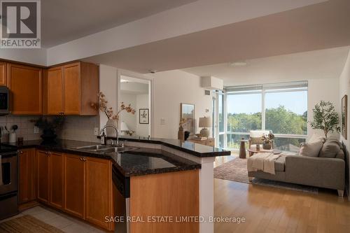 606 - 3830 Bathurst Street, Toronto, ON - Indoor