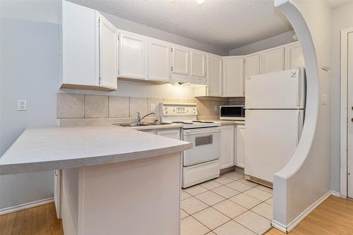 110-1685 Ufton Court, Kelowna, BC - Indoor Photo Showing Kitchen