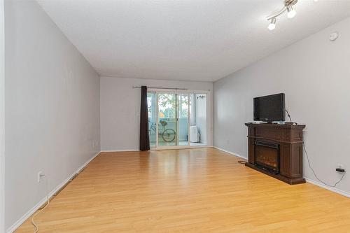 110-1685 Ufton Court, Kelowna, BC - Indoor