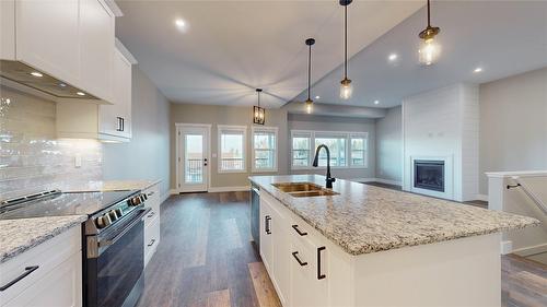 1404 17Th Street, Cranbrook, BC - Indoor Photo Showing Kitchen With Double Sink With Upgraded Kitchen