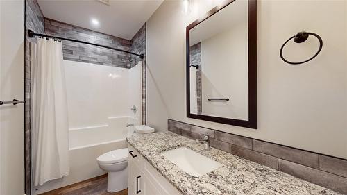 1404 17Th Street, Cranbrook, BC - Indoor Photo Showing Bathroom