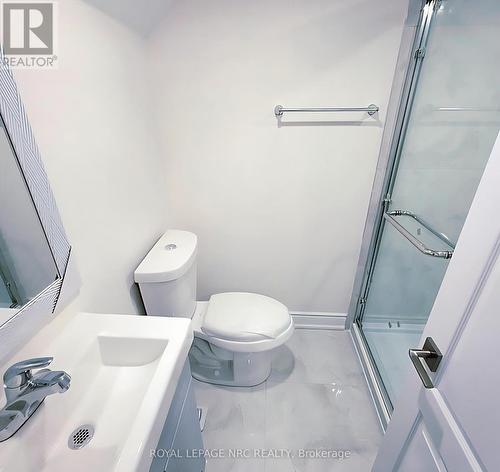 2 - 69 Vine Street, St. Catharines (E. Chester), ON - Indoor Photo Showing Bathroom