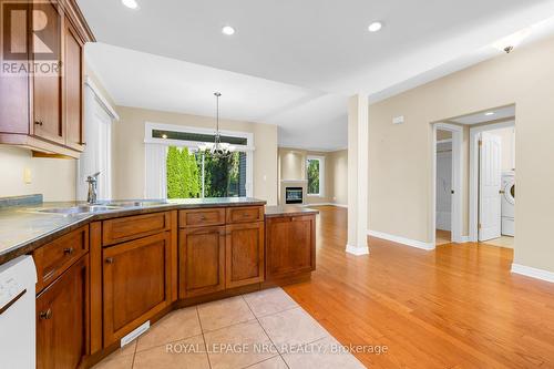 157 Loretta Drive, Niagara-On-The-Lake (Virgil), ON - Indoor Photo Showing Kitchen With Double Sink