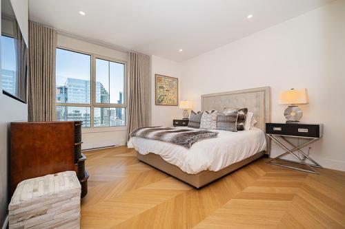 Bedroom - 24D-1200 Boul. De Maisonneuve O., Montréal (Ville-Marie), QC - Indoor Photo Showing Bedroom