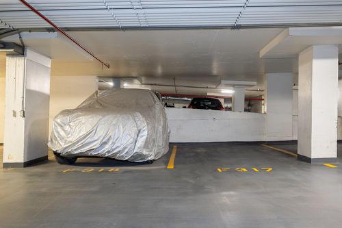 Parking - 24D-1200 Boul. De Maisonneuve O., Montréal (Ville-Marie), QC - Indoor Photo Showing Garage