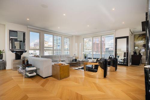 Living room - 24D-1200 Boul. De Maisonneuve O., Montréal (Ville-Marie), QC - Indoor Photo Showing Living Room