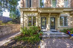 1 - 10 HARGRAVE LANE S  Toronto, ON M4N 0A4