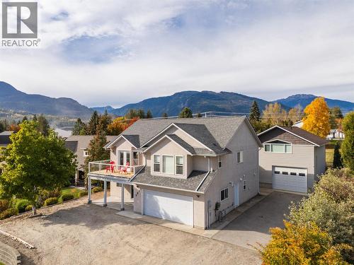 Welcome Home - 909 Edward Street, Revelstoke, BC - Outdoor