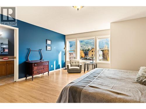 Primary Bedroom House - 909 Edward Street, Revelstoke, BC - Indoor Photo Showing Bedroom