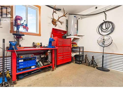 Garage detached - 909 Edward Street, Revelstoke, BC - Indoor