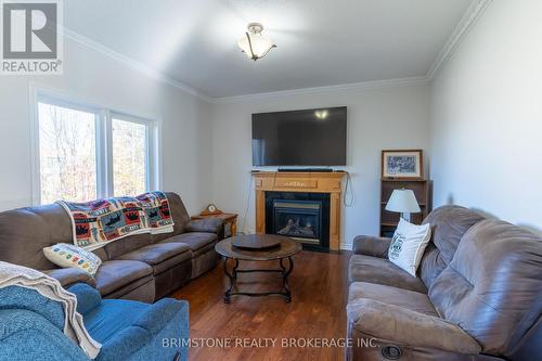 6 Silvercreek Crescent, Barrie, ON - Indoor Photo Showing Living Room With Fireplace