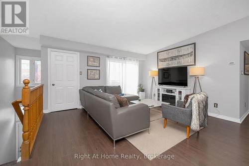 706 - 1701 Lampman Avenue, Burlington (Uptown), ON - Indoor Photo Showing Living Room