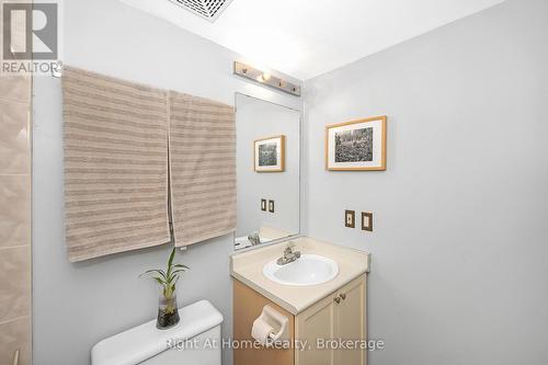 706 - 1701 Lampman Avenue, Burlington (Uptown), ON - Indoor Photo Showing Bathroom