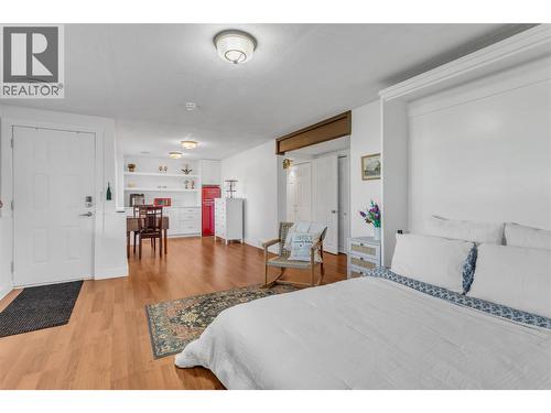 16621 Maki Road, Lake Country, BC - Indoor Photo Showing Bedroom