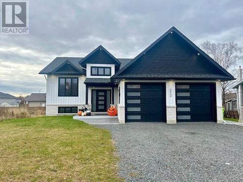 212 Greenfield DR  Sault Ste. Marie, ON P6A 0B5