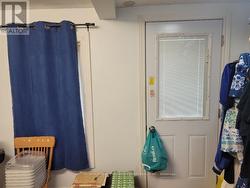 Main bdrm could be home based business-side door - 