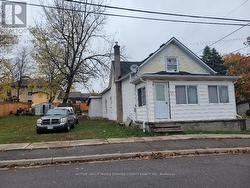 11 LOW STREET  Prince Edward County (Picton Ward), ON K0K 2T0