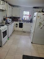 Fridge, stove, dishwasher, washer & dryer includ - 