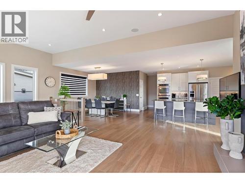 1673 Travertine Drive, Lake Country, BC - Indoor Photo Showing Living Room
