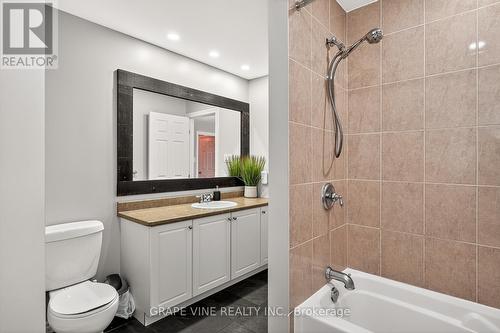 232 Burnaby Drive, Ottawa, ON - Indoor Photo Showing Bathroom