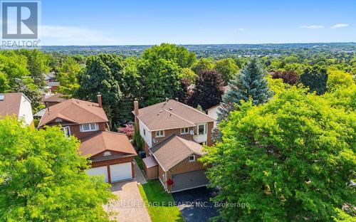 30 MOFFAT CRESCENT  Aurora, ON L4G 4Z8