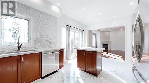 4274 Vivaldi Road, Burlington, ON - Indoor Photo Showing Kitchen With Double Sink