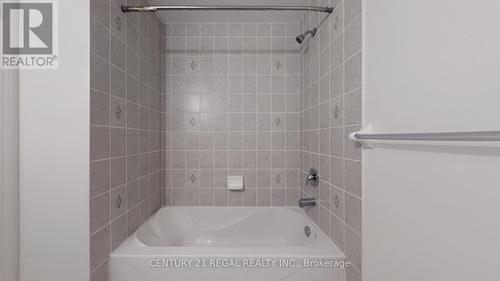 4274 Vivaldi Road, Burlington, ON - Indoor Photo Showing Bathroom