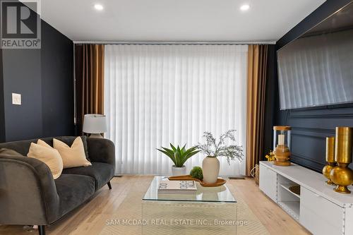 2284 Glastonbury Road, Burlington, ON - Indoor Photo Showing Living Room