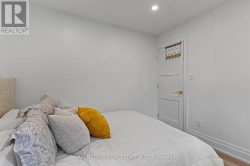 2284 Glastonbury Road, Burlington, ON - Indoor Photo Showing Bedroom
