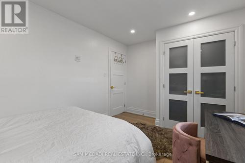 2284 Glastonbury Road, Burlington, ON - Indoor Photo Showing Bedroom