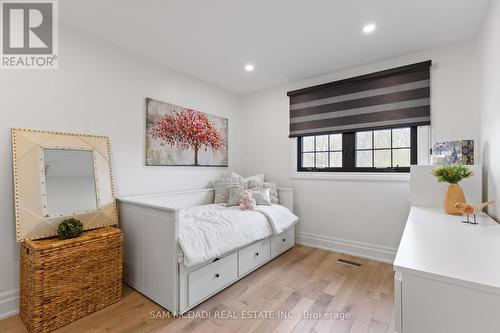 2284 Glastonbury Road, Burlington, ON - Indoor Photo Showing Bedroom